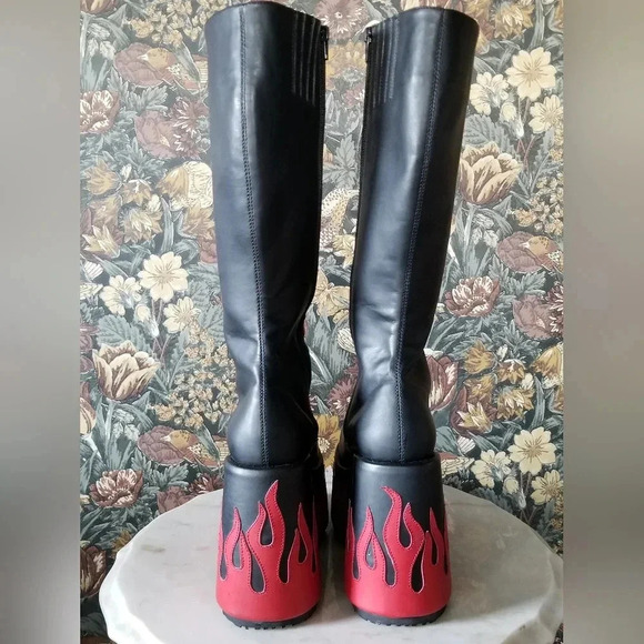 Y2K NWOT Flame Platform Boots — Rare Vintage Alt Goth Size 8 - Picture 2 of 4